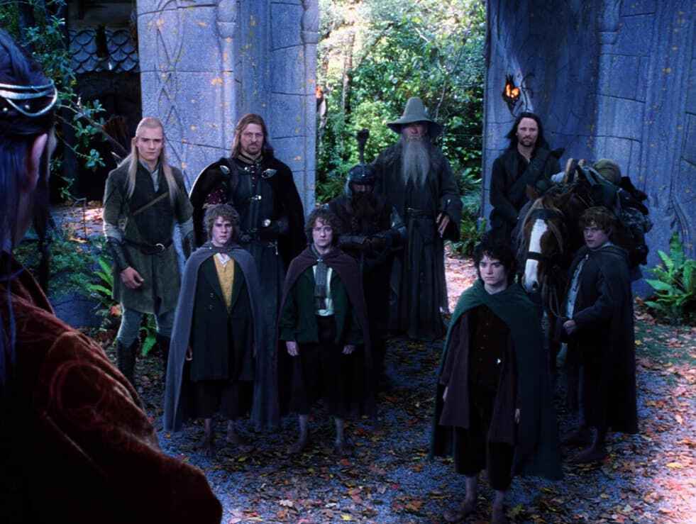 Still of The 9 members of the fellowship of the ring