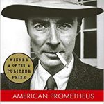Amerykański Prometeusz, świetny przykład biografii jako kreatywnej literatury faktu.